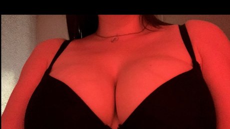 Naken läckt OnlyFans-bild av Marishathechic