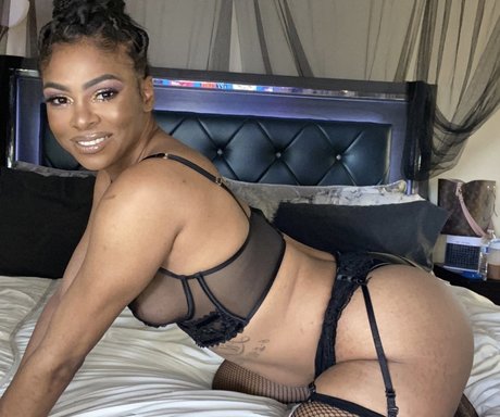 Naken läckt OnlyFans-bild av Marie Chantelle Sf