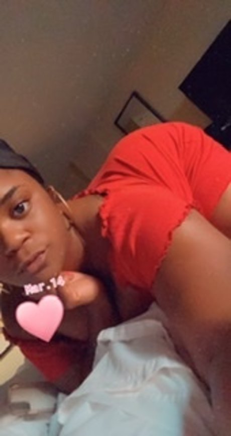 Alaston vuotanut OnlyFans-kuva Mariemontana