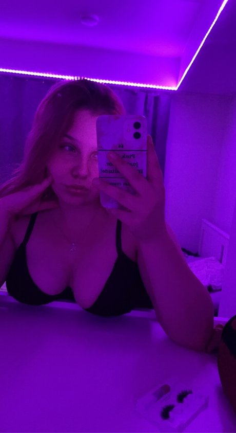 Foto nua vazada do OnlyFans de Mimu