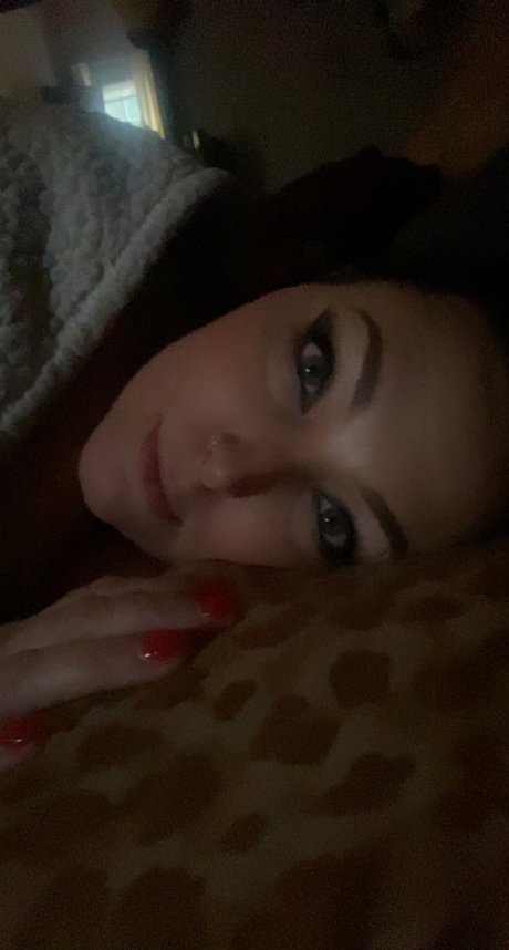 Naken läckt OnlyFans-bild av Mama Doone