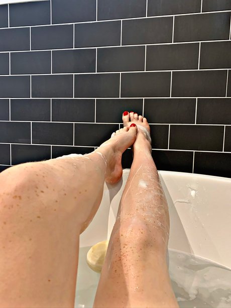 Naken läckt OnlyFans-bild av Maddy Louise
