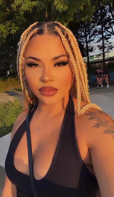 Nahá fotka uniklých OnlyFans od Melsaunders