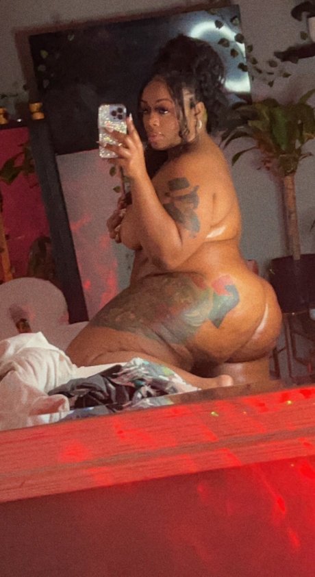 Naken läckt OnlyFans-bild av Juice