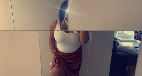 Обнаженная фотография утечки OnlyFans от Xbiracialbittyx