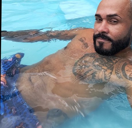 Nahá fotka uniklých OnlyFans od Maxputokarioca