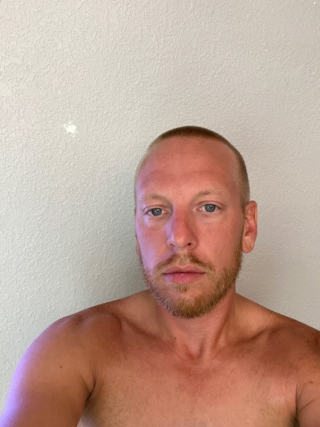 Naakte gelekte OnlyFans-foto van Matt