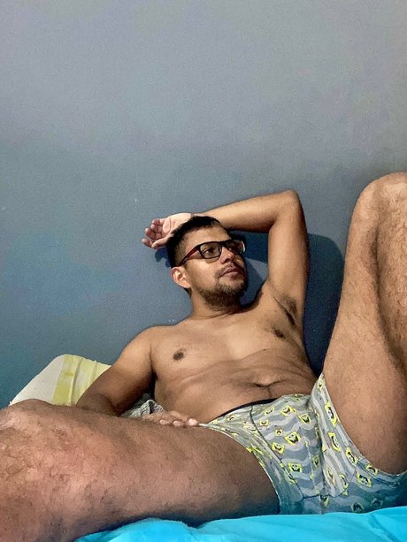 Naken läckt OnlyFans-bild av Masturmania 