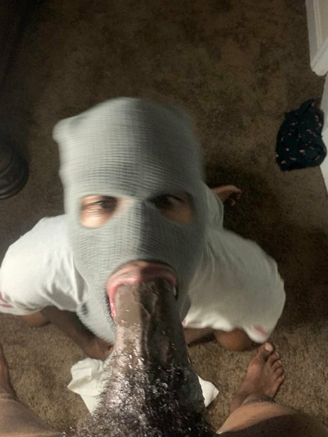Foto nua vazada do OnlyFans de Maskedthroater