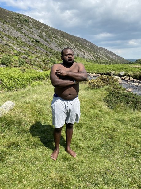 Nacktes geleaktes OnlyFans-Foto von Masked Black Chub