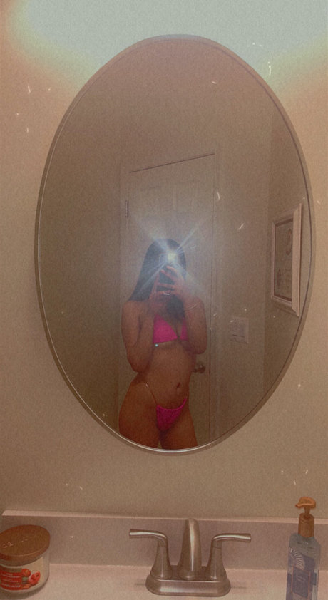 Nahá fotka uniklých OnlyFans od Mari