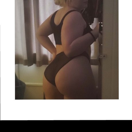 Naken lekkede OnlyFans-bilde av Milky Moon