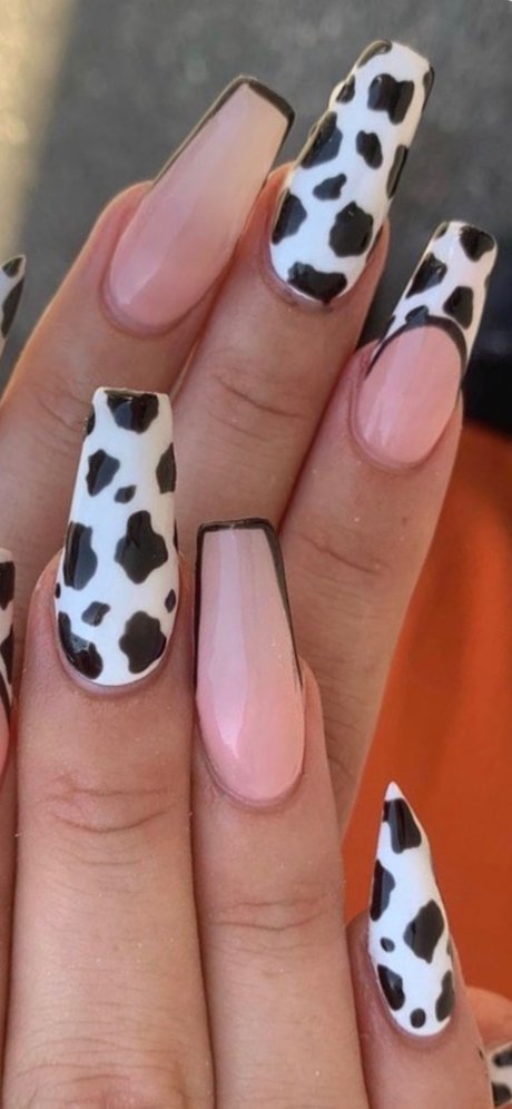 Naakte gelekte OnlyFans-foto van Milky Mommies
