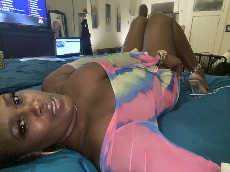 Naken läckt OnlyFans-bild av Doris