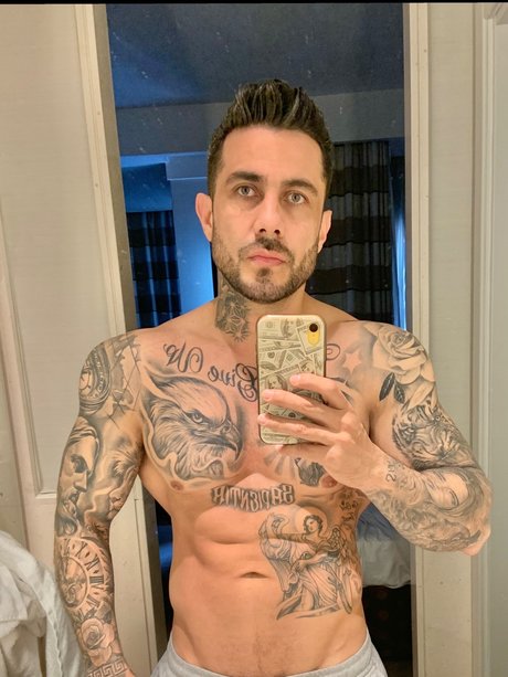 Naken läckt OnlyFans-bild av Mikeloverfit