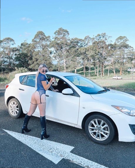 Naken läckt OnlyFans-bild av Mikayla Rose 