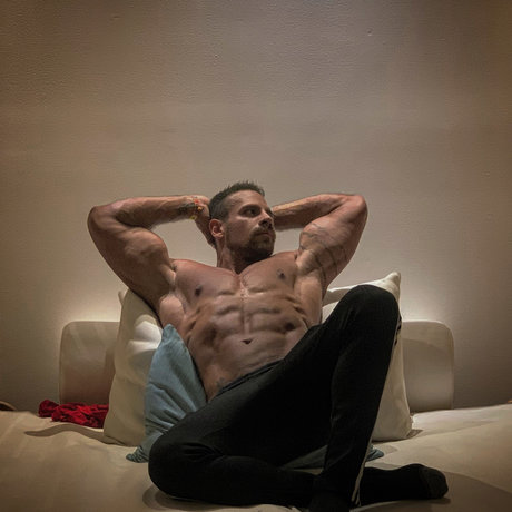 Nahá fotka uniklých OnlyFans od Mike