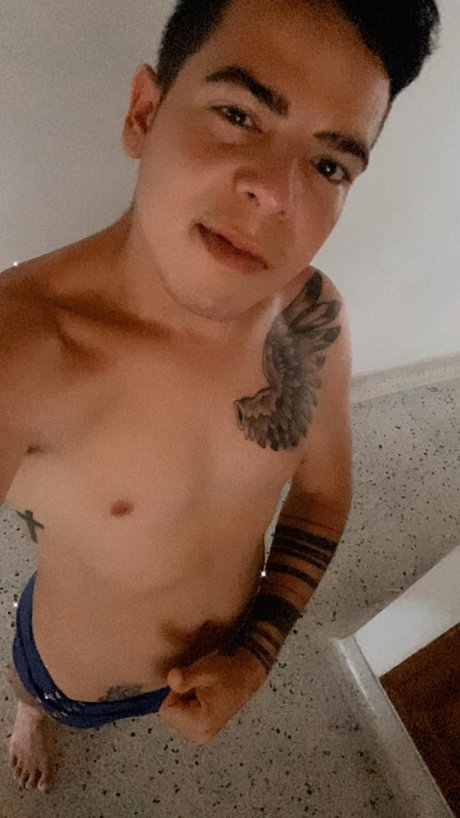 Naakte gelekte OnlyFans-foto van Miguel B Garrido 