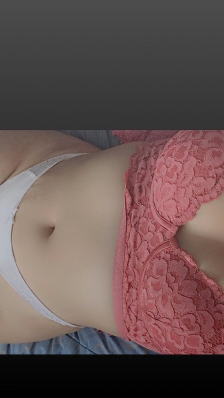 Alasti lekkinud OnlyFans-i pilt Michi