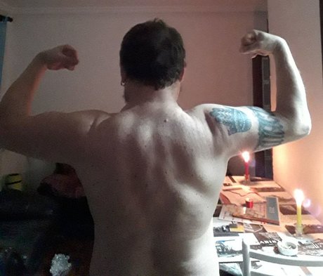 Naken lekkede OnlyFans-bilde av Mich Mercury