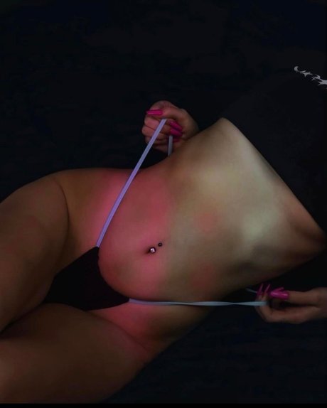 Naakte gelekte OnlyFans-foto van Mia