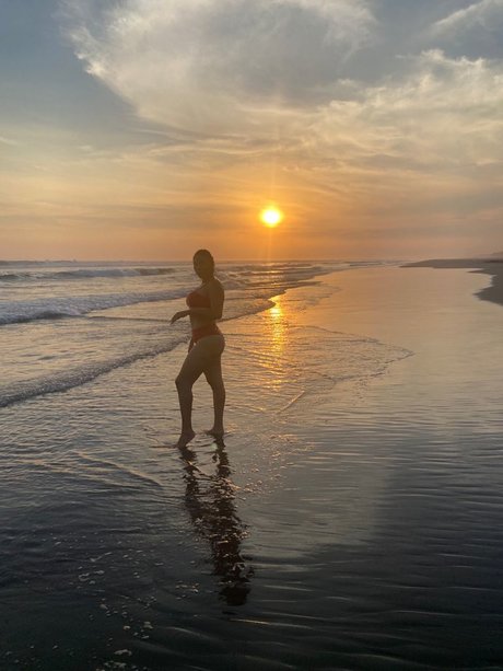 Foto nua vazada do OnlyFans de Mia Gonzalez