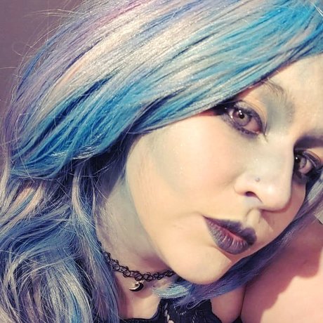 Naken läckt OnlyFans-bild av Merlin
