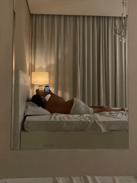 Обнаженная фотография утечки OnlyFans от Gab