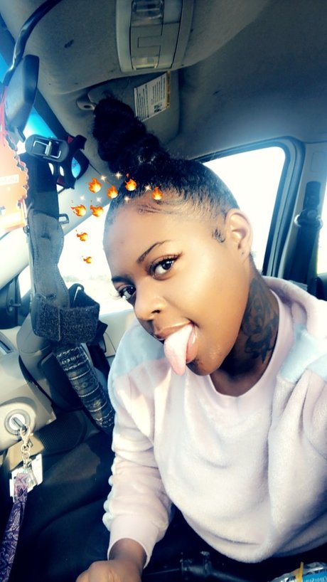 Alasti lekkinud OnlyFans-i pilt Monicamonro