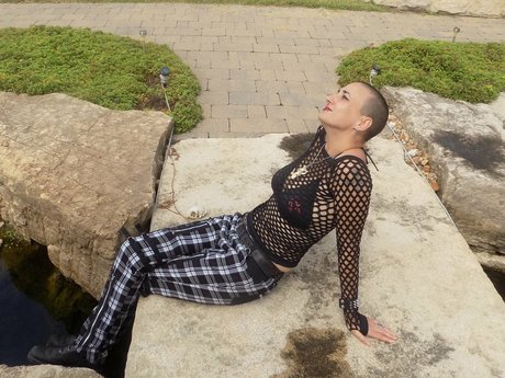 Naakte gelekte OnlyFans-foto van Dementra