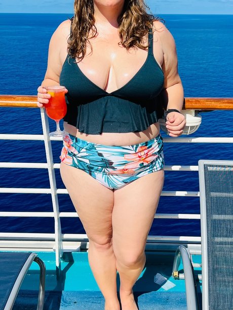 Foto desnuda filtrada de OnlyFans de Mombod