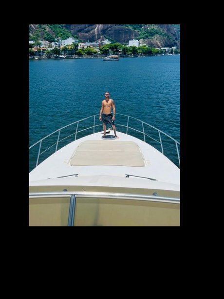 Naken läckt OnlyFans-bild av Marlon Brayan