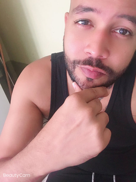 Alaston vuotanut OnlyFans-kuva Xxx Triniboy