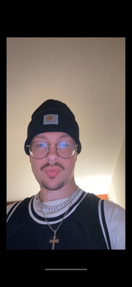 Alaston vuotanut OnlyFans-kuva Mitchell