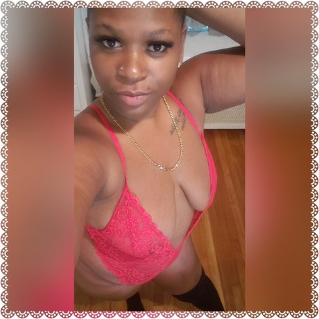 Naken lekkede OnlyFans-bilde av Mistress Ebony