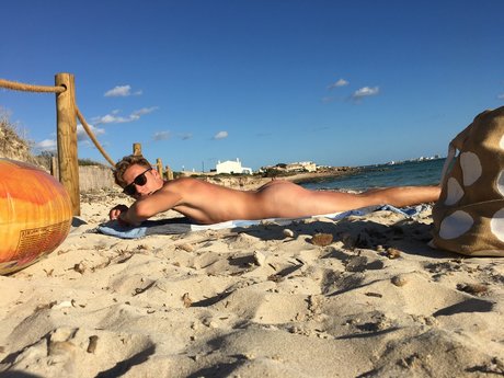 Naakte gelekte OnlyFans-foto van Nate 