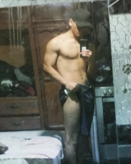 Foto nua vazada do OnlyFans de Mazzimo Montana