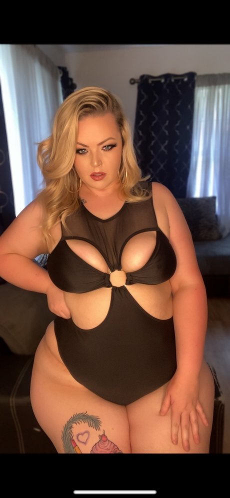 Naakte gelekte OnlyFans-foto van Mzpluscious