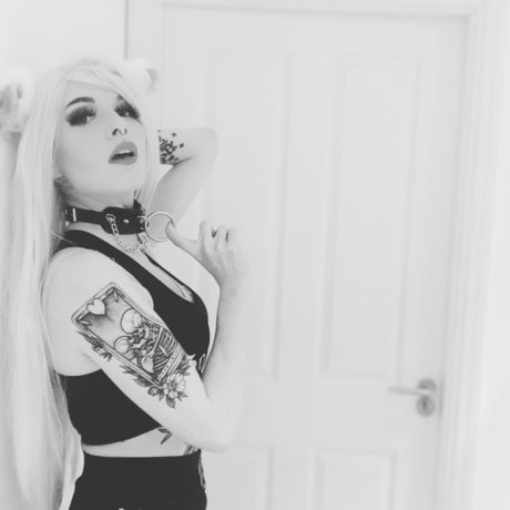 Alasti lekkinud OnlyFans-i pilt Luna