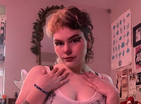 Photo nue de fuite OnlyFans de E Theythem