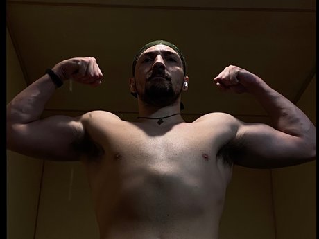 Обнаженная фотография утечки OnlyFans от Musclesvw