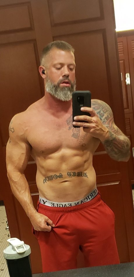 Обнаженная фотография утечки OnlyFans от Muscledad84