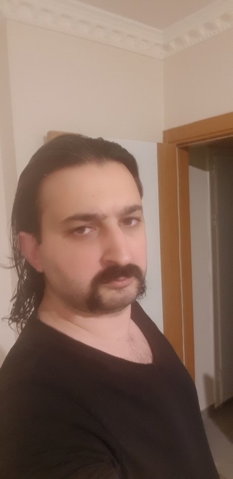 Alasti lekkinud OnlyFans-i pilt Murat Hizli Ihtiyar