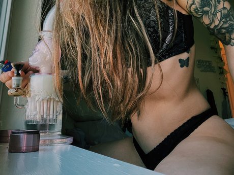 Alaston vuotanut OnlyFans-kuva Nicole