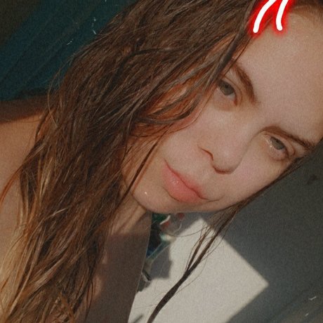 Naken läckt OnlyFans-bild av Emma Lee