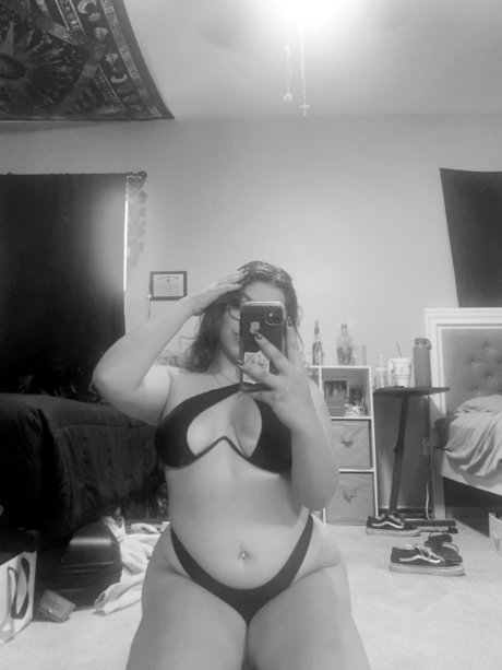 Обнаженная фотография утечки OnlyFans от Violet
