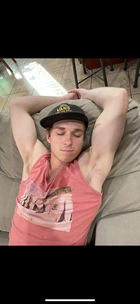 Foto di nudo di fuga di OnlyFans di J