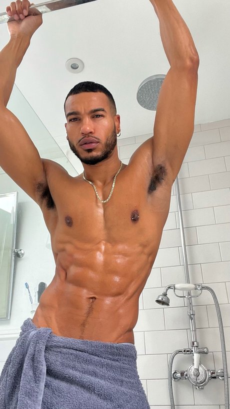 Обнаженная фотография утечки OnlyFans от Marlon Mckenzie