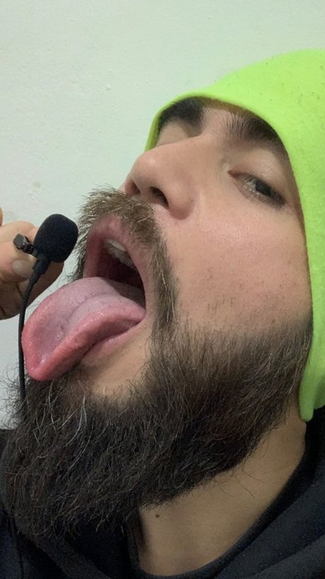 Naakte gelekte OnlyFans-foto van Mrkoko Asmr