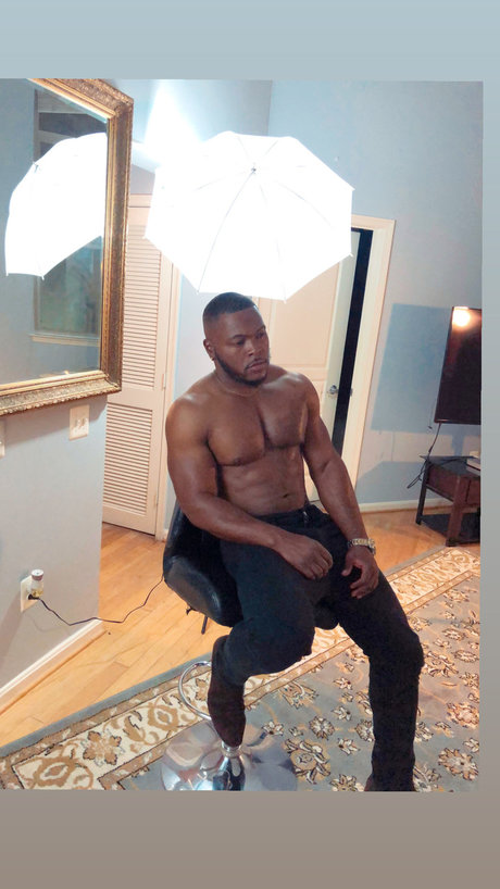 Naken läckt OnlyFans-bild av Mrbachelor
